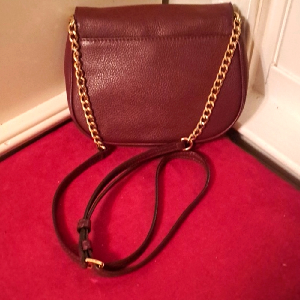 Michael Kors Leather Merlot ( Maroon) Color Crossbody 🥰Like New - Picture 2 of 9